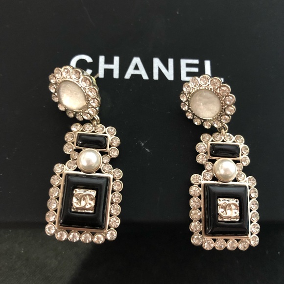 Chanel earrings brand new - Picture 3 of 4